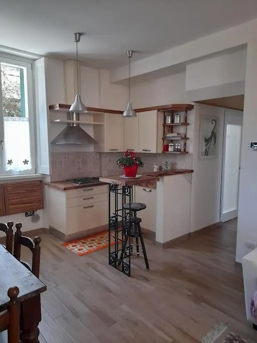 Lake Como Apartment Il Noce Canzo إيطاليا